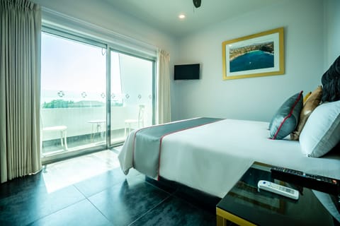 Deluxe Room | In-room safe, individually furnished, iron/ironing board, bed sheets