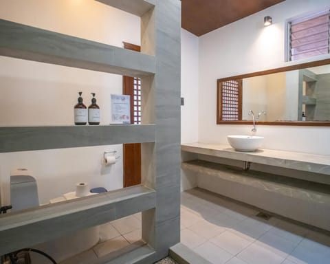 Executive Suite, Balcony, Pool View | Bathroom | Shower, rainfall showerhead, free toiletries, hair dryer