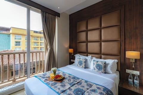 Premium Room | In-room safe, desk, laptop workspace, iron/ironing board