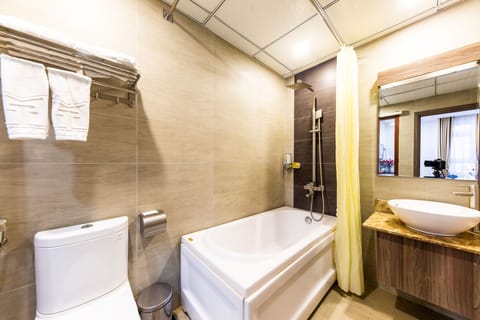 Deluxe Family Room | Bathroom | Free toiletries, hair dryer, bathrobes, slippers