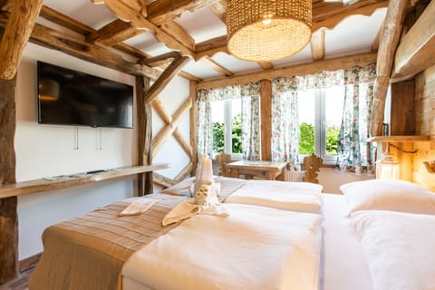 Double Room | In-room safe, desk, free WiFi, bed sheets