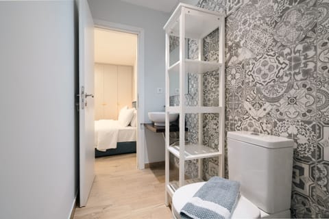 Design Apartment, 2 Bedrooms (-1 Floor) | Bathroom | Shower, free toiletries, hair dryer, towels