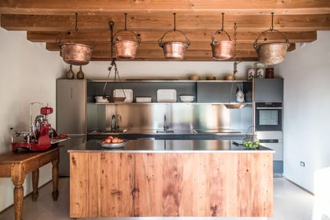 Coffee/tea maker, electric kettle