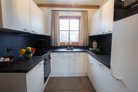 Chalet (Schnee-Eule, incl. cleaning EUR 170) | Private kitchen | Full-size fridge, microwave, dishwasher, coffee/tea maker