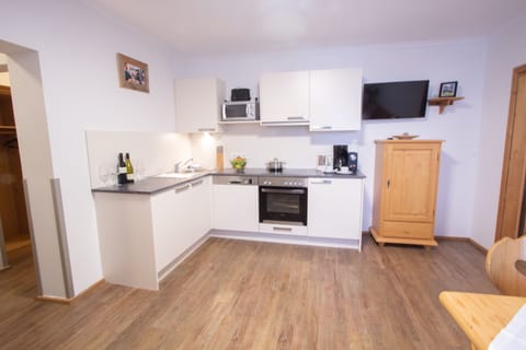 Apartment, 2 Bedrooms, Kitchen (Sommerfrische, incl. cleaning EUR 100) | Private kitchen | Full-size fridge, microwave, dishwasher, coffee/tea maker