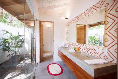 Surf Suite | Bathroom | Rainfall showerhead, free toiletries, hair dryer, slippers