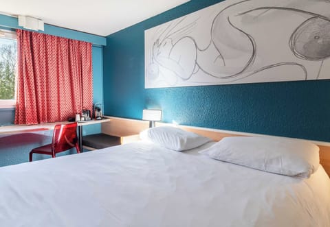 Superior Double Room, Non Smoking | Individually decorated, individually furnished, desk, soundproofing