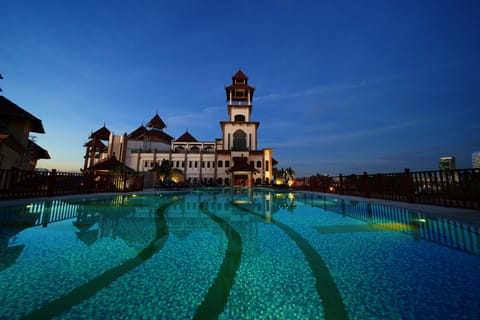 Outdoor pool, pool umbrellas, sun loungers