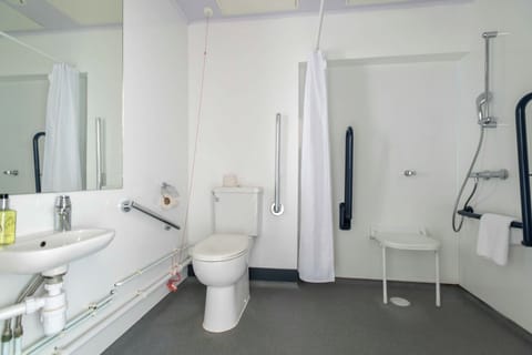 Standard Double Room, 1 Double Bed, Accessible | Bathroom | Shower, free toiletries, towels