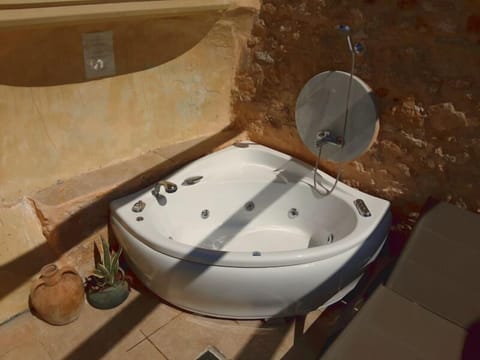 Terrace Suite with exterior Jacuzzi | Private spa tub