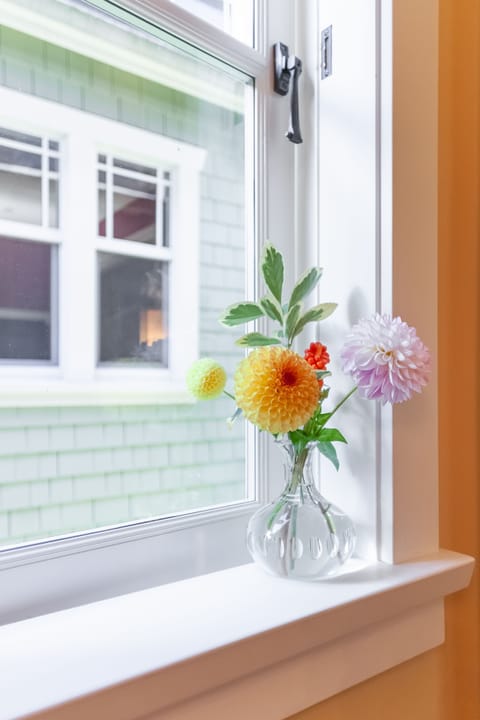 The house has wide windows and be left open to keep cool and for airflow.