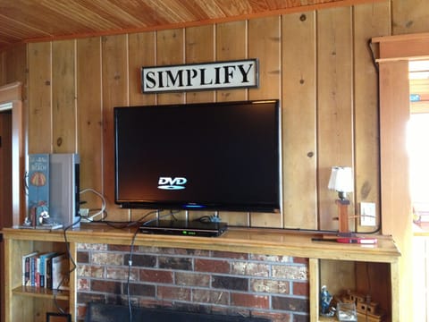 Living room with new 42' Flat Screen TV w/ DVD player & High Def Cable Box!