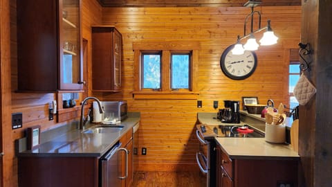 Kitchen w/ Mini Fridge