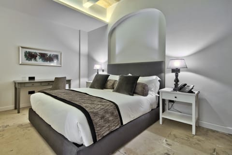 Comfort Double Room, 1 Double Bed, Accessible | Premium bedding, minibar, in-room safe, desk