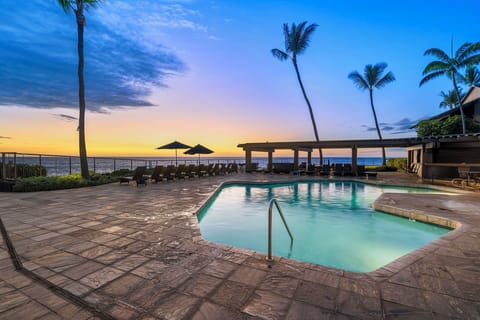 Enjoy the sunset at the Ocean Pool