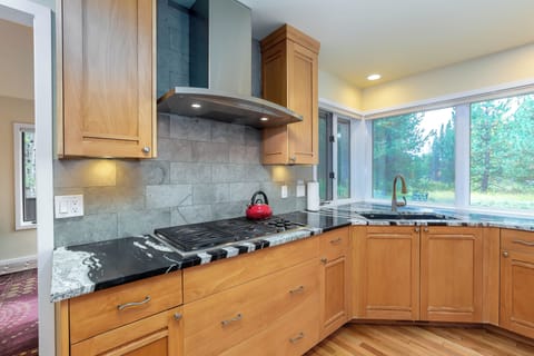 Kitchen - Main Level