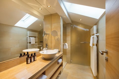 Free toiletries, towels