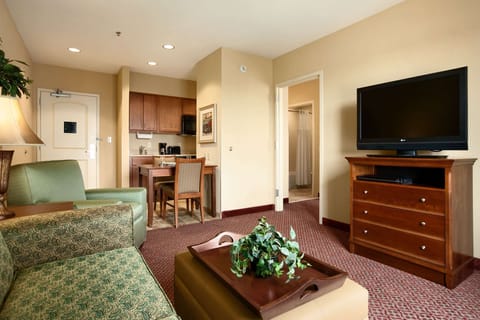 Suite, 1 King Bed | Living area | Flat-screen TV, DVD player, pay movies, MP3 dock