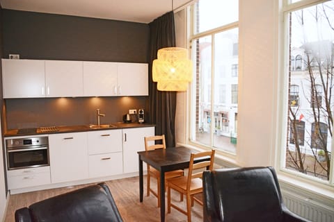 Junior Studio Suite, Non Smoking (Ringrijden) | Living area | 32-inch Smart TV with digital channels, TV, Netflix