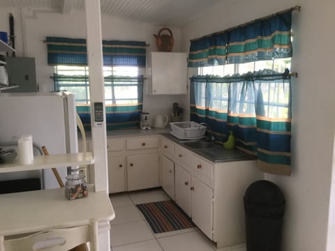 Cottage, Multiple Beds, Kitchen | Private kitchen | Fridge, microwave, oven, stovetop