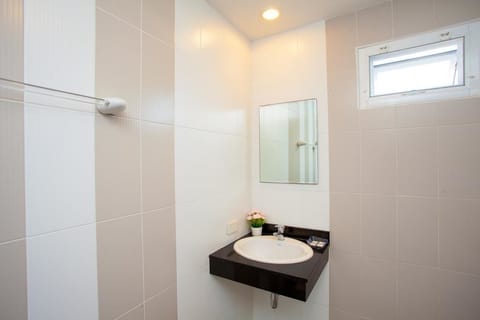 Standard Double Room | Bathroom sink