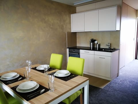 Premium Apartment, Accessible | In-room dining