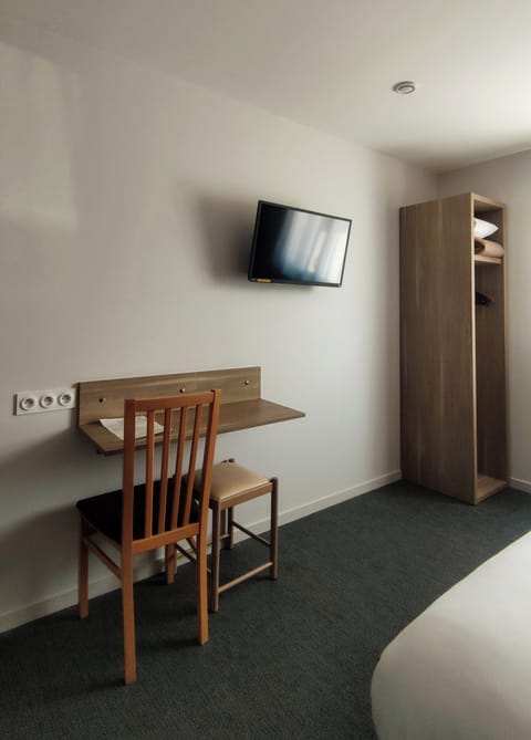 Comfort Room | 1 bedroom, desk, blackout drapes, free WiFi