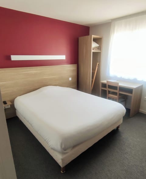 Comfort Double Room | 1 bedroom, desk, blackout drapes, free WiFi