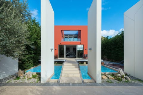 Seasonal outdoor pool, sun loungers