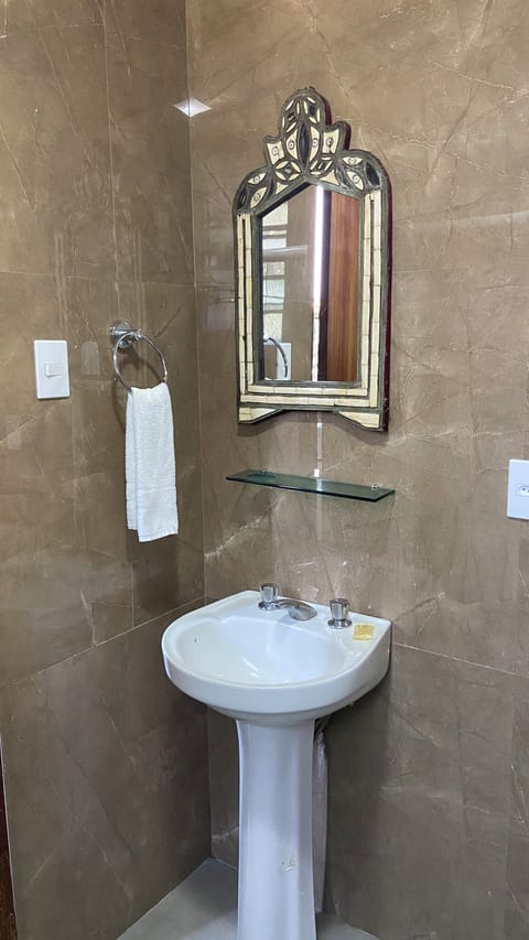 Standard Twin Room | Minibar, desk, free WiFi, bed sheets