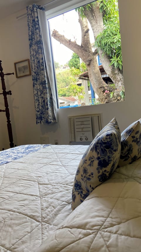 Classic Double Room | Minibar, desk, free WiFi, bed sheets