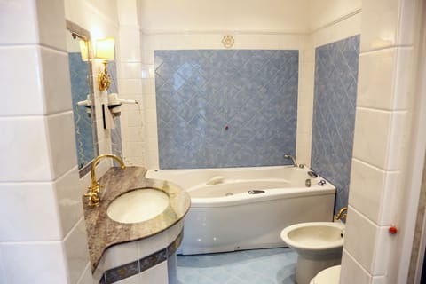 Deluxe Double Room, Sea View | Bathroom | Hair dryer, towels