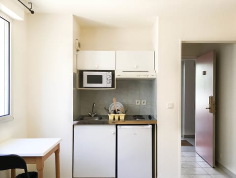 Standard Studio, 1 Double Bed | Individually furnished, desk, blackout drapes, soundproofing