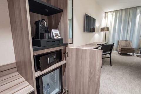 Premium bedding, minibar, in-room safe, desk