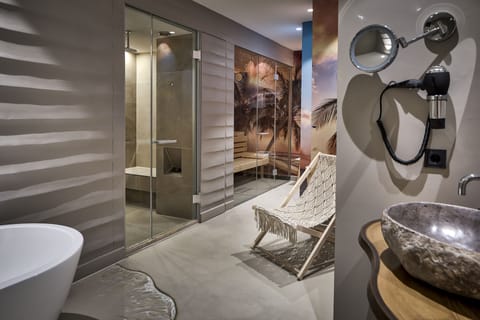 Suite (Beach) | Bathroom | Separate tub and shower, rainfall showerhead, free toiletries