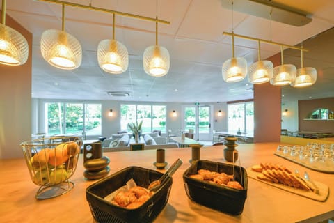 Daily buffet breakfast (EUR 9.50 per person)