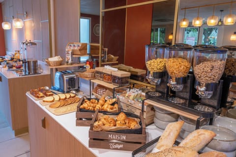 Daily buffet breakfast for a fee