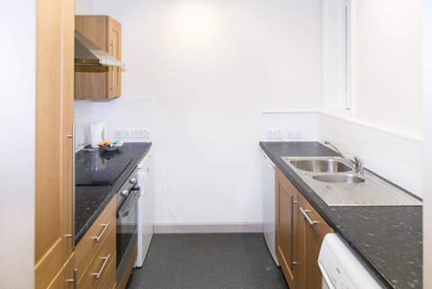 Apartment, 1 Bedroom, Ensuite | Desk, free WiFi, bed sheets