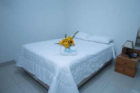 Single Room | Premium bedding, down comforters, memory foam beds, minibar