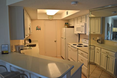 Great kitchen in this ground floor El Matador. Extra storage space in the pantry at top of picture.