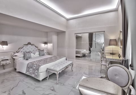 1 bedroom, Frette Italian sheets, premium bedding, down comforters