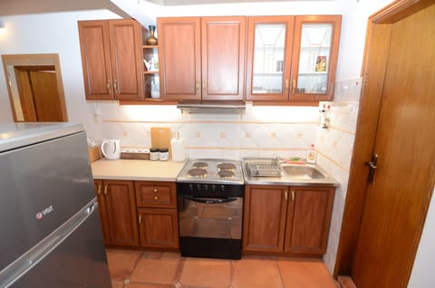 Panoramic Suite, 1 Queen Bed, Bay View | Private kitchen | Fridge, oven, stovetop, coffee/tea maker