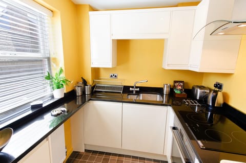 City Apartment, Multiple Beds, Kitchen, Annex Building | Private kitchenette | Fridge, coffee/tea maker