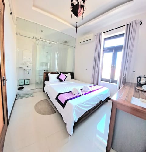 Standard Double Room, Non Smoking | Egyptian cotton sheets, pillowtop beds, minibar, desk