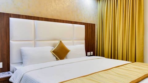 Executive Room | Premium bedding, minibar, in-room safe, soundproofing