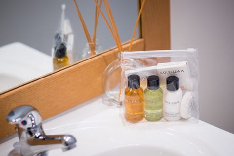 Double Room (King Size) | Bathroom amenities | Towels