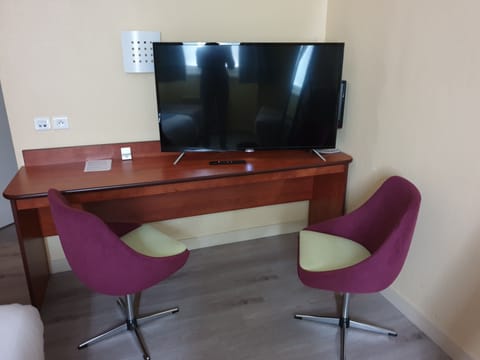 Superior Double Room | Individually decorated, individually furnished, desk, blackout drapes