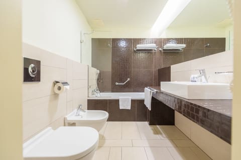 Superior Double Room | Bathroom | Free toiletries, hair dryer, towels, soap