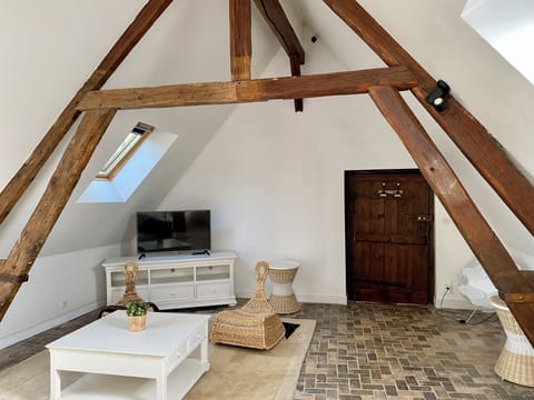 Apartment (La Chapelle) | Living area | Flat-screen TV