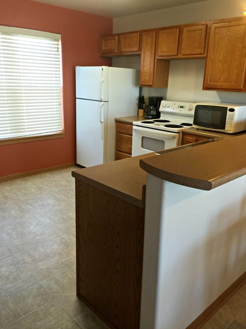 Room 2 King 1 Twin Bed Non Smoking Kitchen | Private kitchen | Microwave, toaster